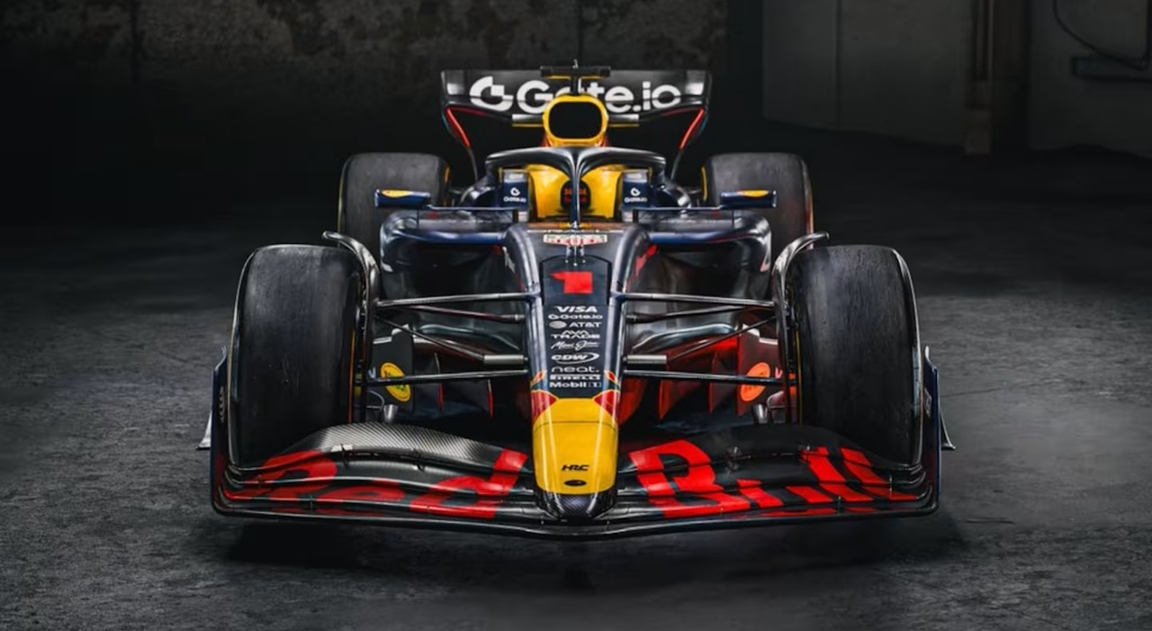 la RB21 di Verstappen e Lawson