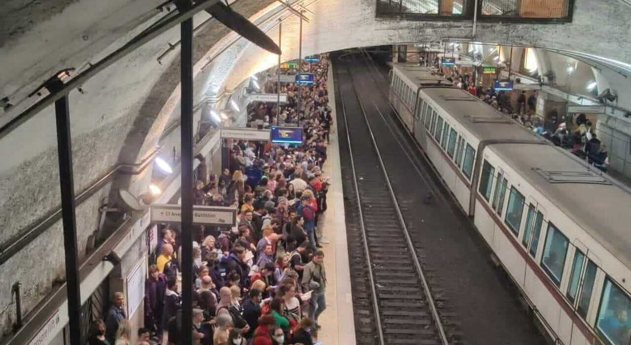 Probleme und Proteste im U-Bahn-Netz B in Rom