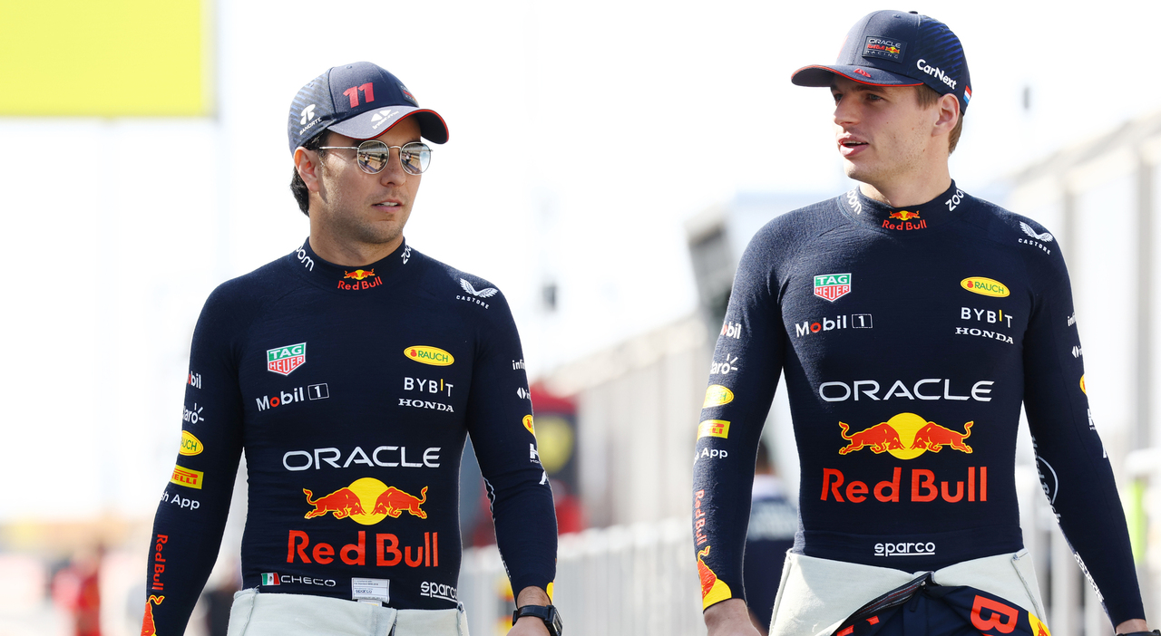 Max Verstappen e Checo Perez utilizzano materiali dell italiana Sparco, che è il nuovo fornitore per l'abbigliamento tecnico da gara