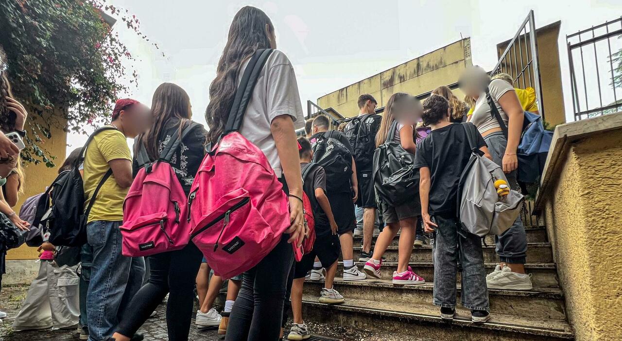 Ragazzina di 14 anni in coma etilico il primo giorno di scuola, ha bevuto vodka in bagno con le amiche. L