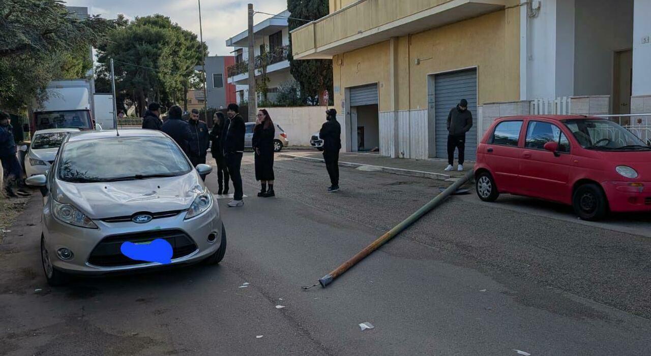 Casarano e la maledizione dei pali: è caduto l