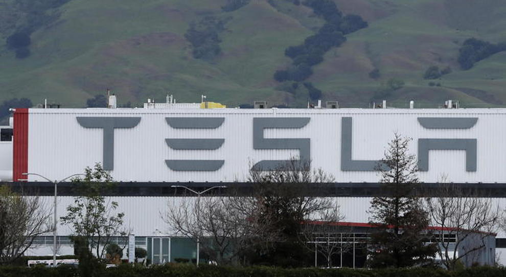La fabbrica Tesla di Freemont in California