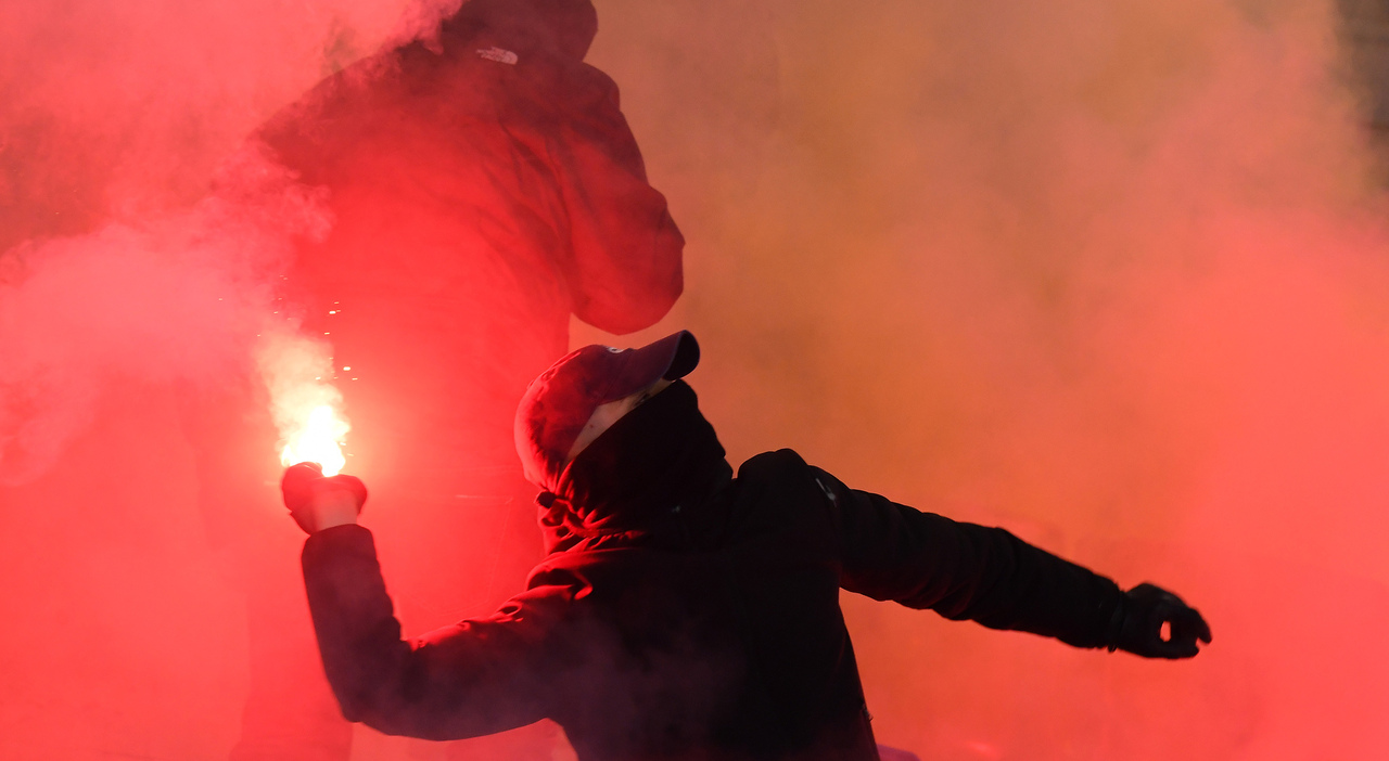 Incidents violents avant le match Lecce-Rome