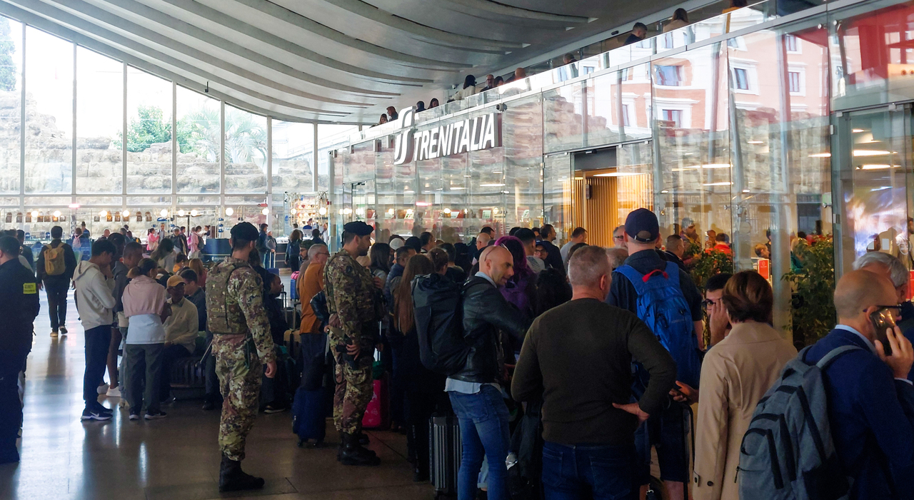 Treni, guasto alla linea tra Roma Termini e Tiburtina risolto, ma ancora ritardi fino a 160 minuti. Mezza Italia spaccata: cancellazioni e tratte coinvolte