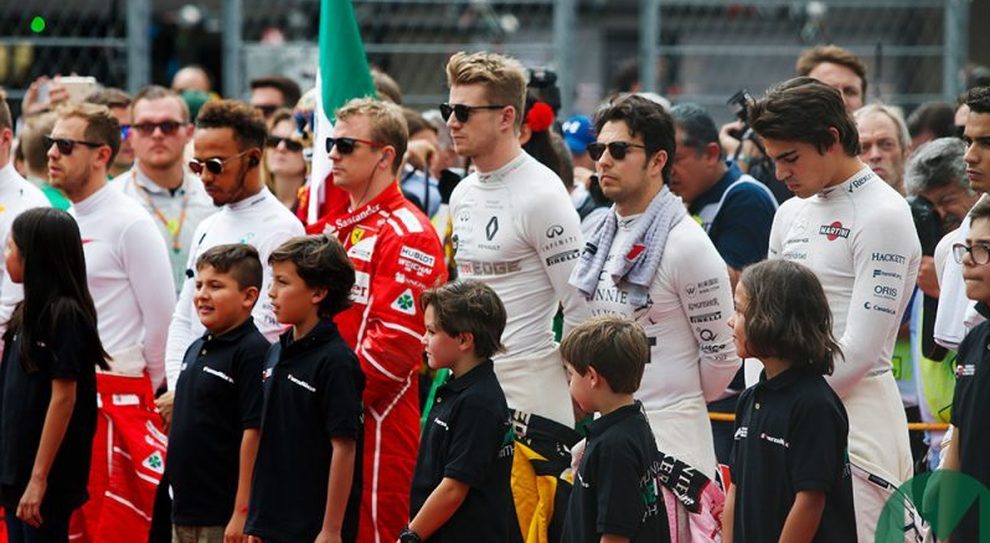 Bambini con i piloti di Formula 1