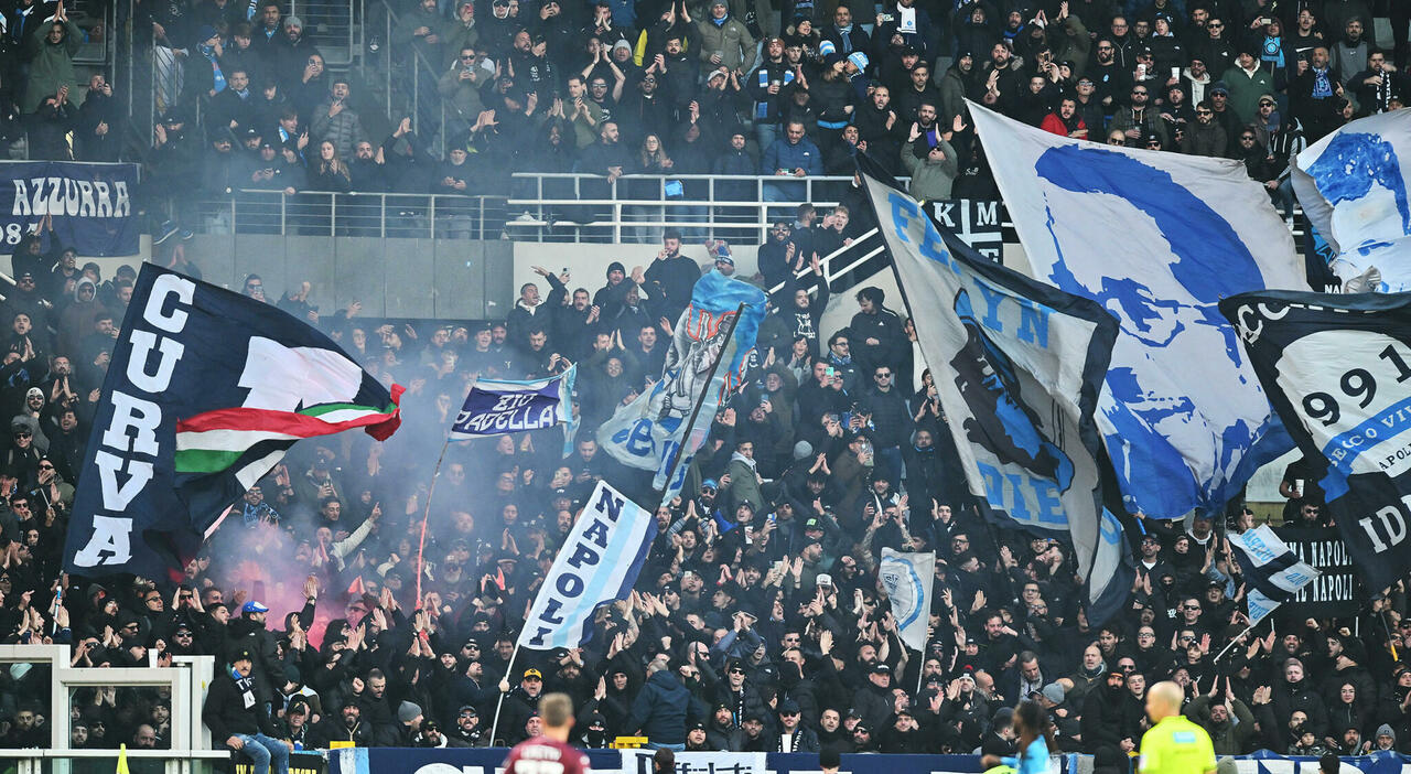 Tifosi del Napoli, stop alla trasferte per oltre un mese