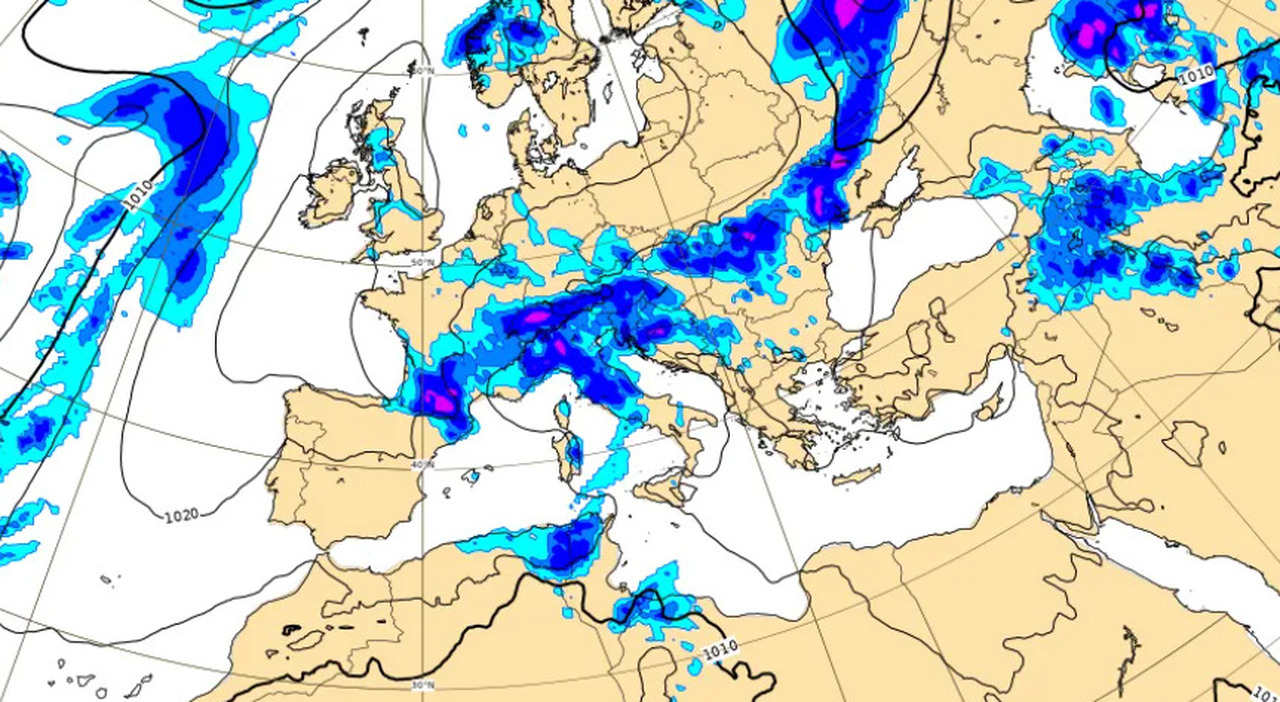 Vortice ciclonico in arrivo, da domani tornano piogge e temporali. Ecco le regioni più colpite (e quanto durerà)