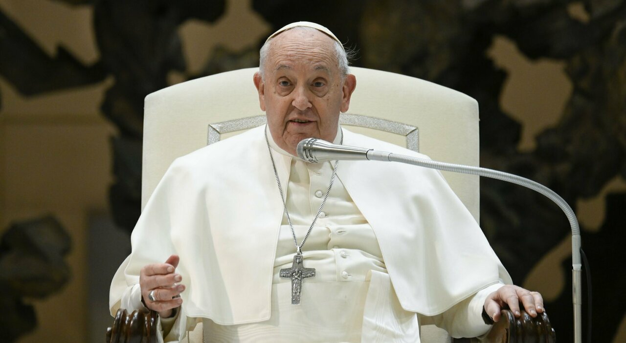 Papa Francisco afronta la bronquitis y abre el año judicial en el Vaticano
