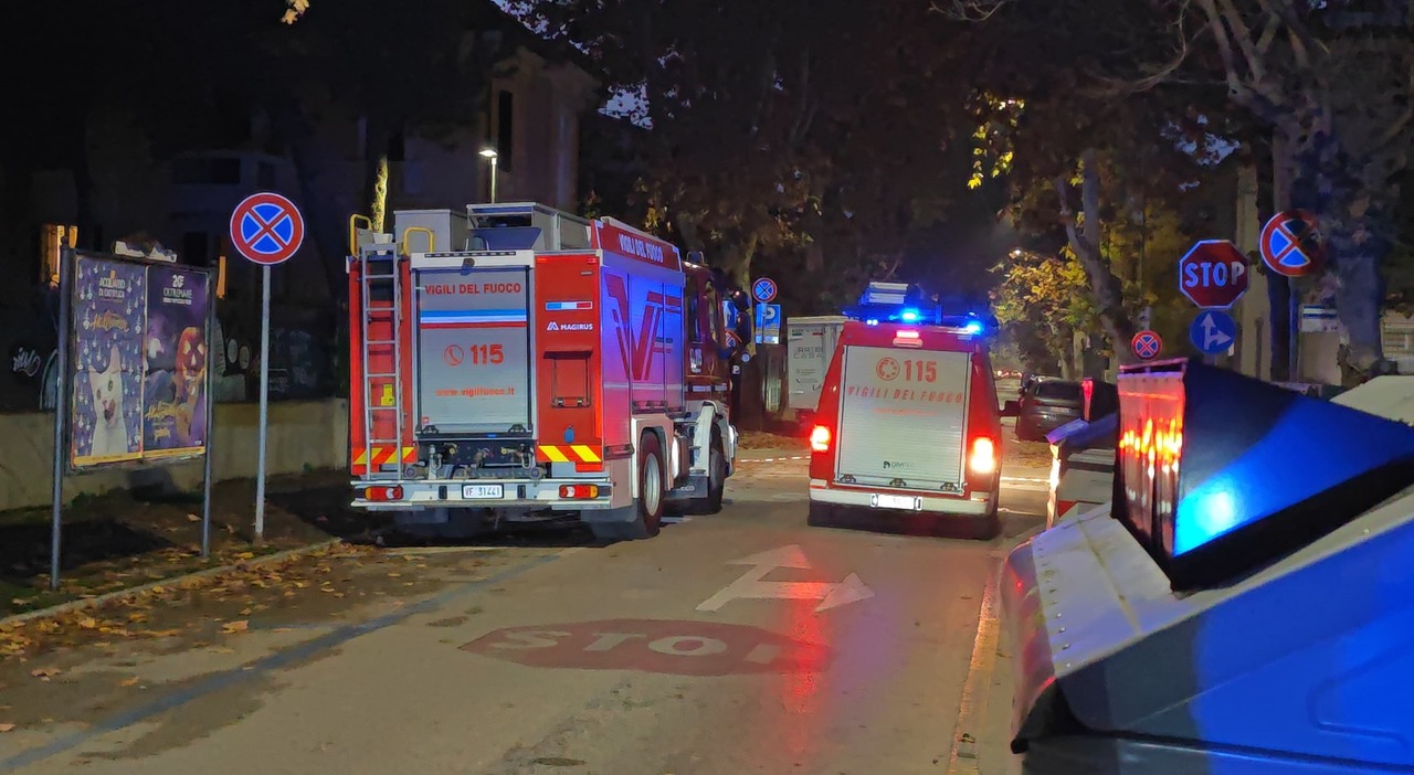 Pesaro, spunta una bomba della Seconda Guerra Mondiale: sorpresa negli scavi per il parcheggio interno di una villetta in viale Battisti