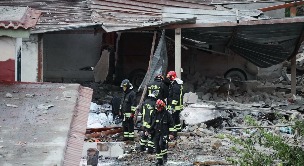 Esplosione a Ercolano in una fabbrica abusiva di fuochi d