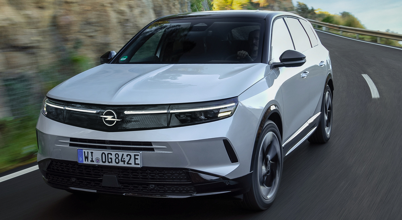 La nuova Grandland Phev