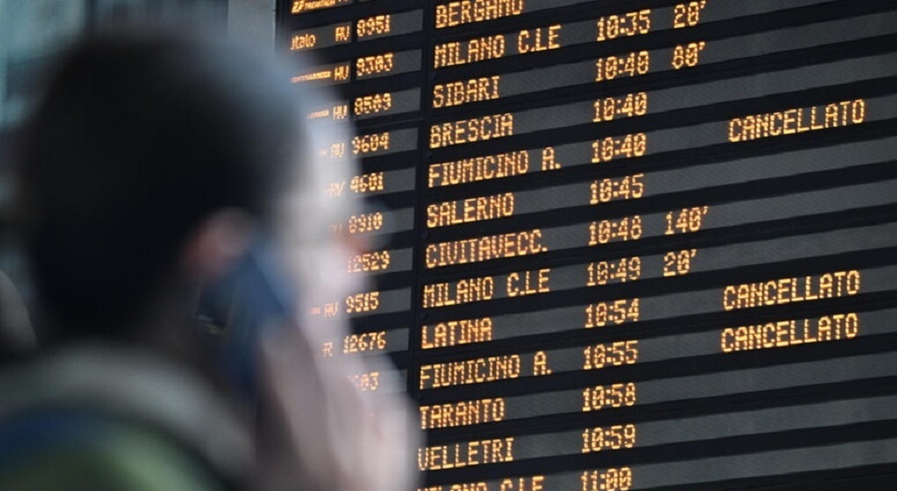 Sciopero treni 8 e 9 settembre. Da oggi fermi anche gli aerei, lunedì tocca a bus e metro: cancellazioni, ritardi, orari e fasce di garanzia