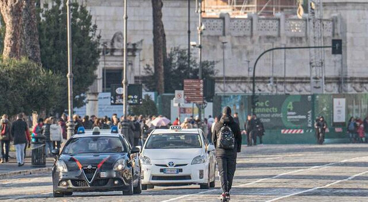 Monopattini, caos con il nuovo Codice della Strada: obbligo casco da subito, ma per targa e assicurazioni serve un decreto