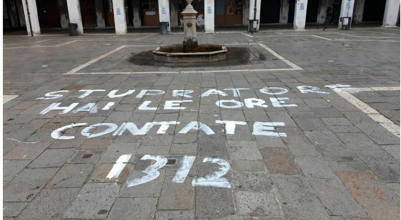 "Stupratore hai le ore contate": una scritta comparsa in campo San Giacometto promette vendetta