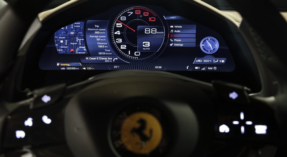 Il cockpit della nuova Ferrari Roma