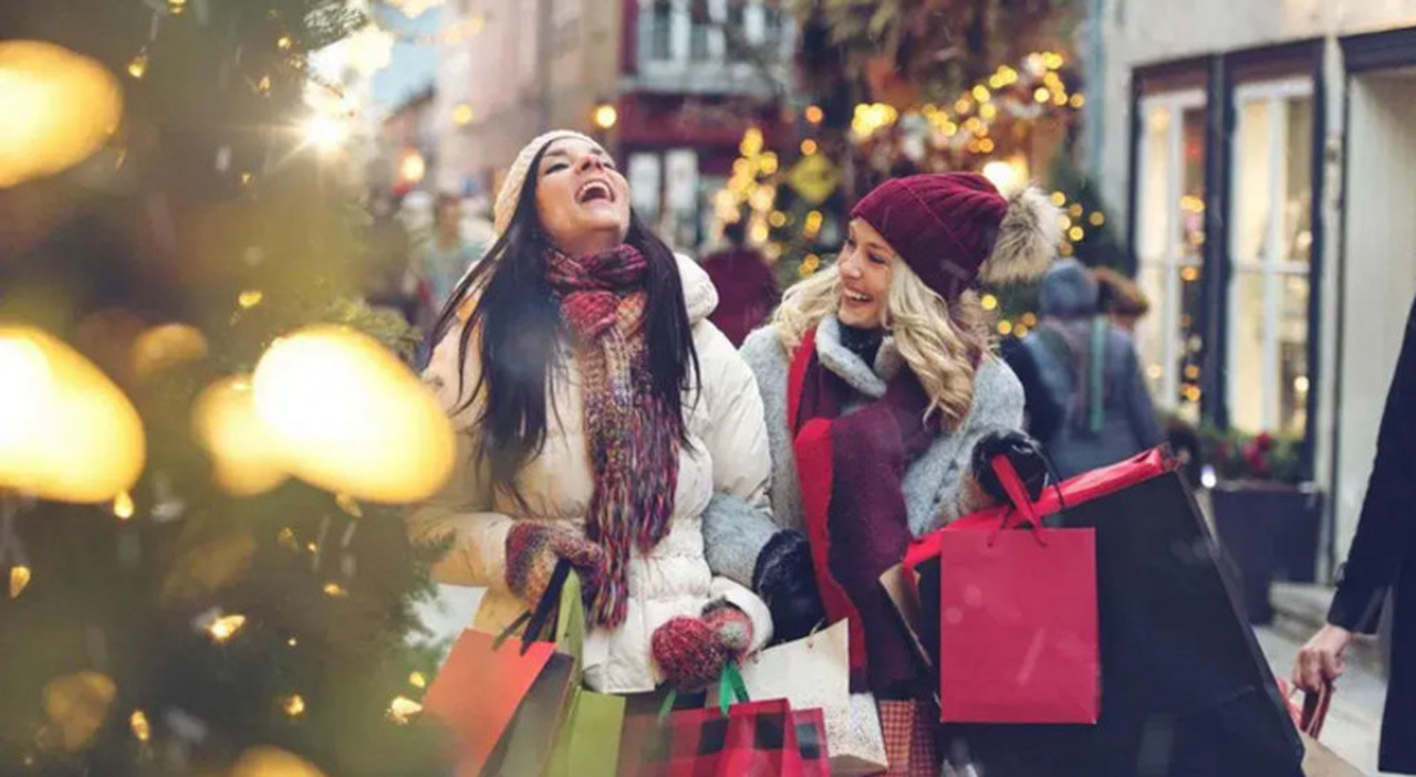 Bonus Babbo Natale, 100 euro lordi alle famiglie a reddito basso. Detrazioni e assegno unico, il piano del governo