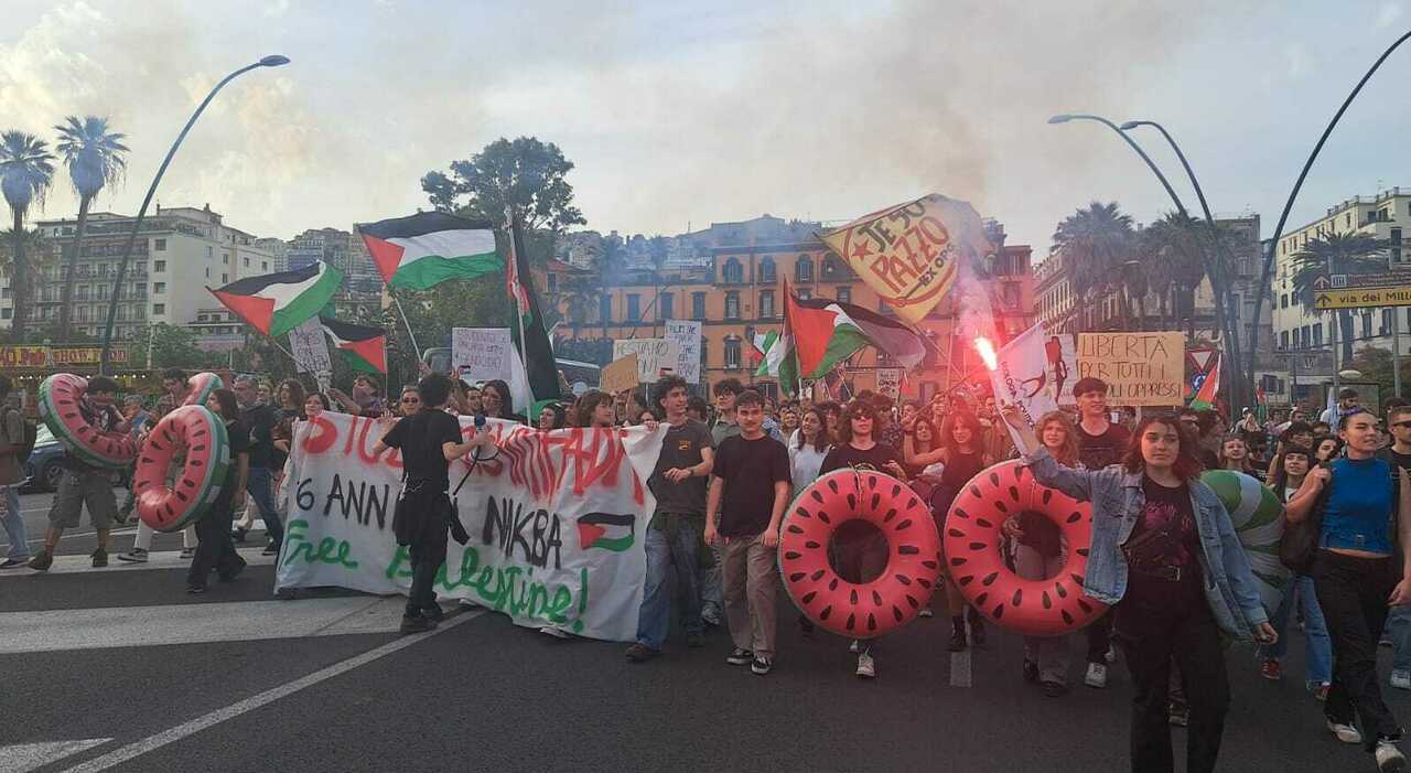 Napoli, protesta pro Pal: seicento studenti in corteo verso il consolato americano