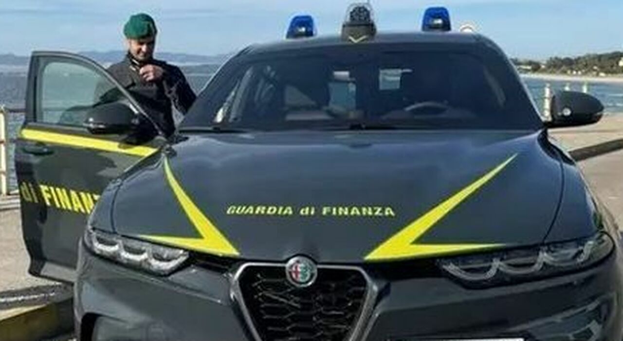 Prezzi gonfiati nei lidi del Salento, niente scontrini e maxi sanzioni: giro di vite sul litorale adriatico