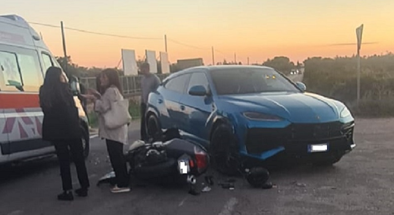 Incidente stradale tra una Lamborghini e uno scooter: 50enne in Rianimazione