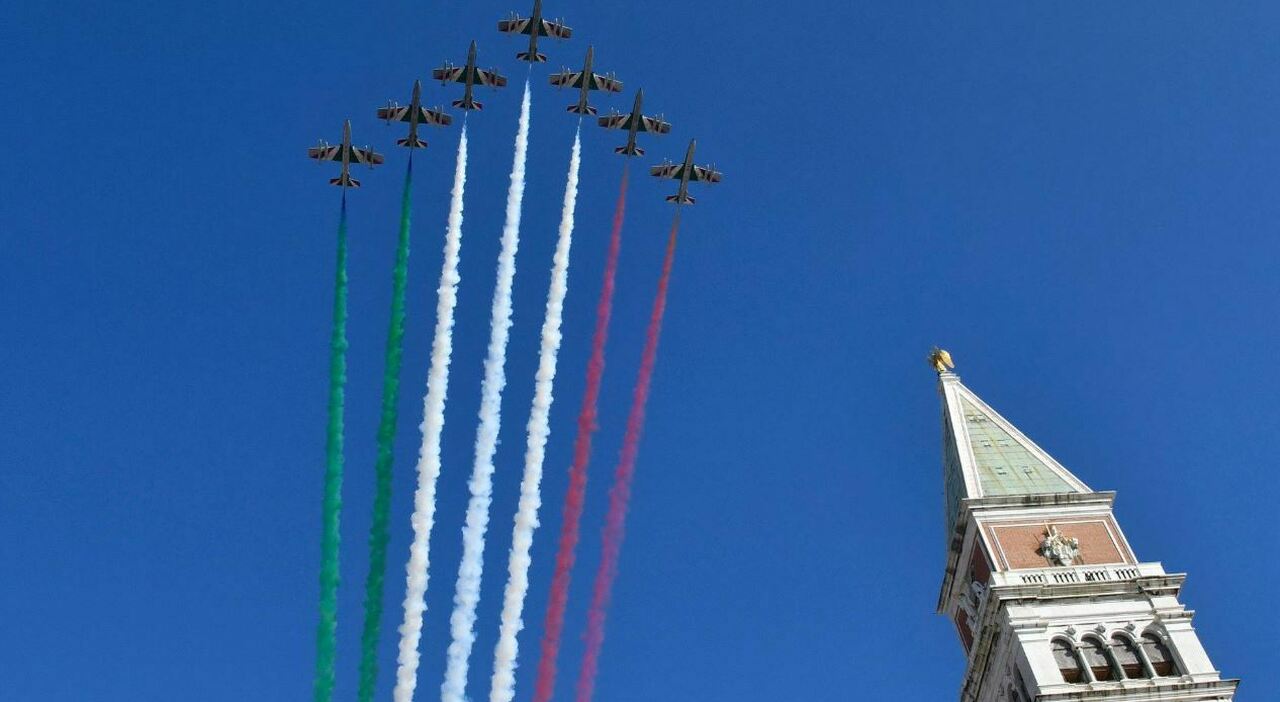 Insegnante del liceo Foscarini insulta le Frecce Tricolori sui social: ora rischia una denuncia