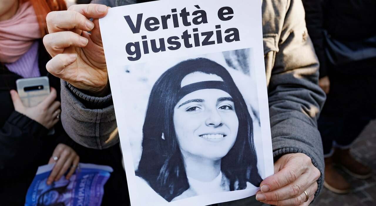 Pietro Orlandi pide justicia para su hermana Emanuela en una manifestación