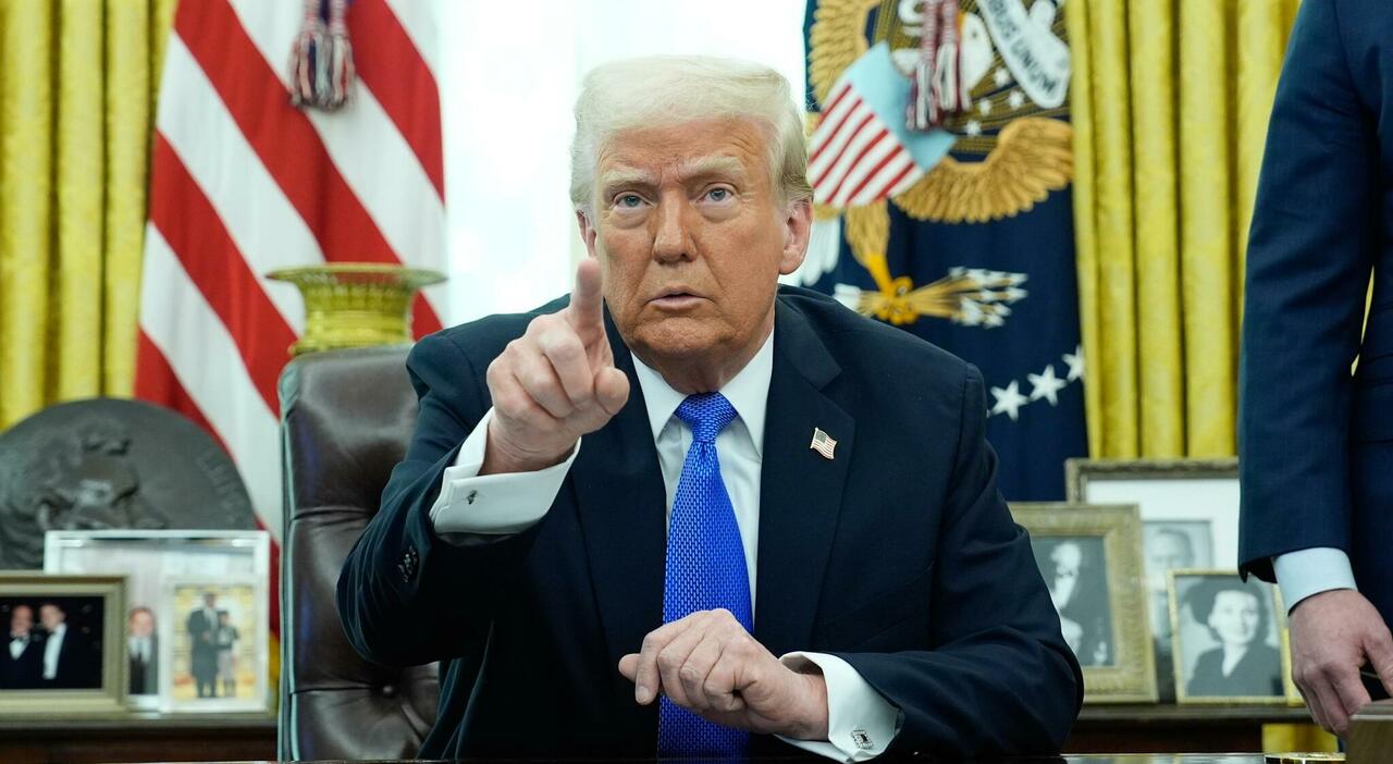 Donald Trump, parlando oggi nello Studio Ovale e ribadendo che dal 2 aprile, da lui ribattezzato «Liberation Day», scatteranno i «dazi reciproci»