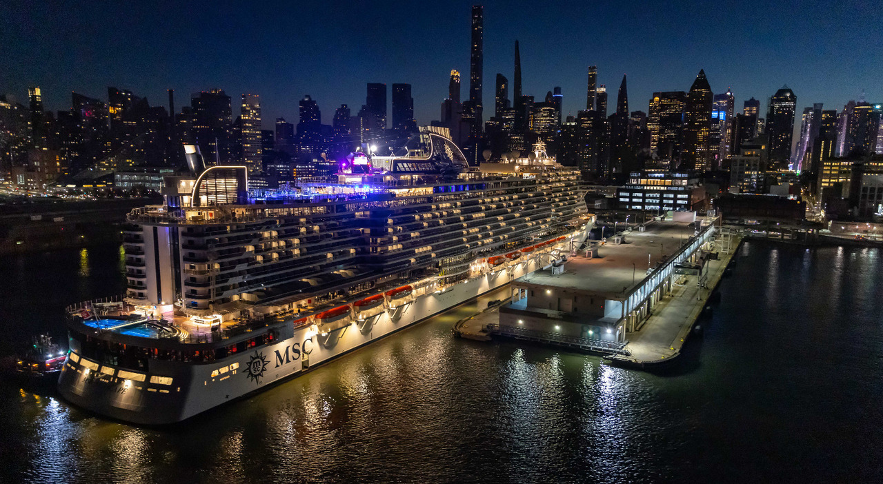 Msc Seascape, la nave più grande e tecnologica mai costruita in Italia a New York nel porto di Manhattan