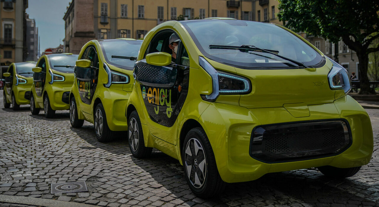 I nuovi veicoli entrati nella flotta Enjoy di Roma sono XEV YOYO, city car completamente elettriche con velocita massima di 80 km/h e autonomia fino a 150 km