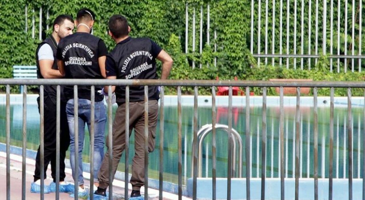 Malore improvviso, ragazzino di 15 anni muore mentre nuota nella piscina dell