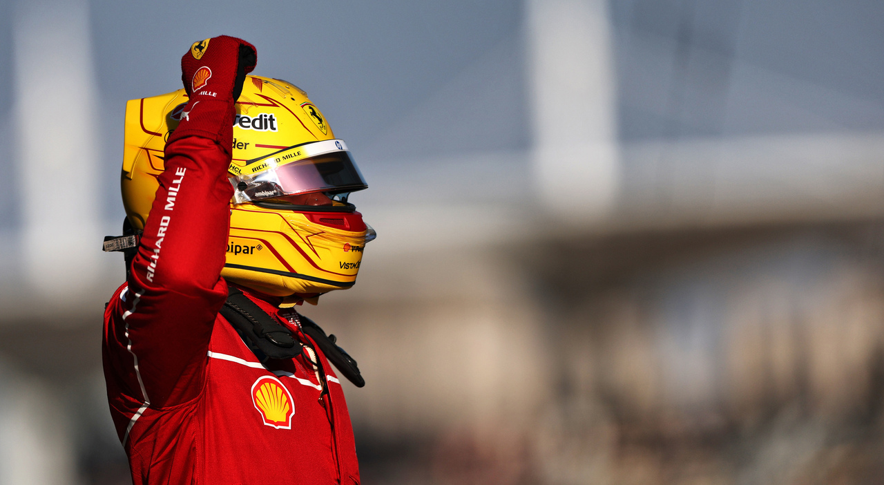 Hamilton vince da campione la gara Sprint di Shanghai davanti a Piastri e Verstappen. Leclerc quinto, Antonelli settimo