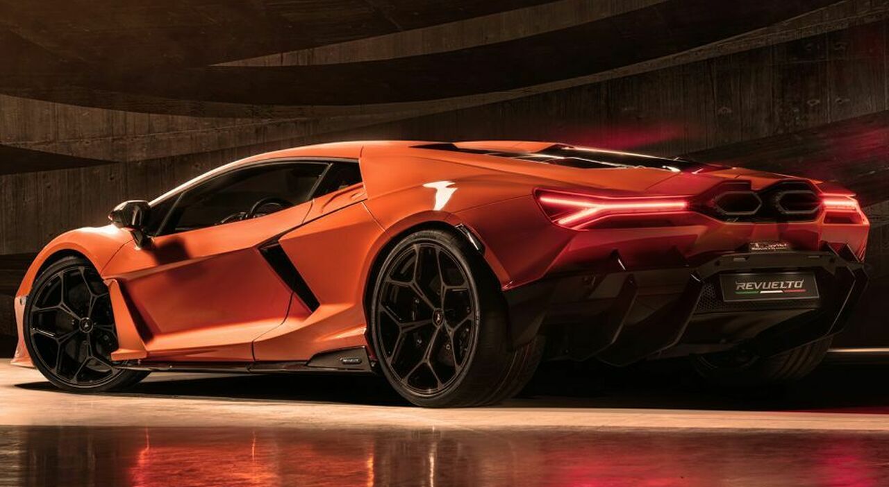 la nuova Lamborghini Revuelto