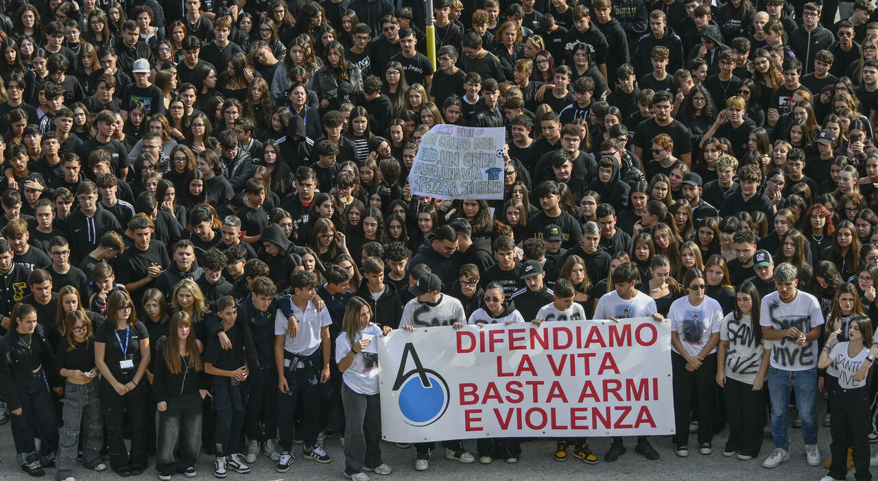 Santo Romano ucciso a San Sebastiano a Vesuvio, la famiglia: «Non ha mai lanciato pietre»