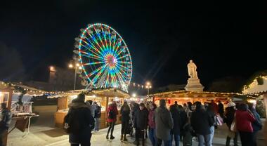 Ancona, la ruota panoramica in piazza Cavour girerà in anticipo ...