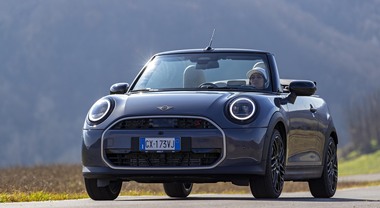Mini Cooper cabrio, ecco l'affascinante inglese a cielo aperto