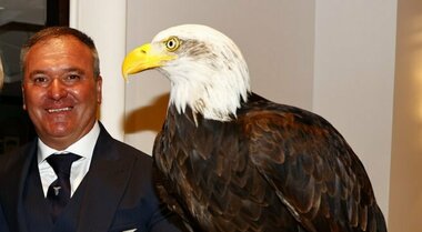 Juan Bernabé, il falconiere della Lazio, licenziato dal club dopo ...