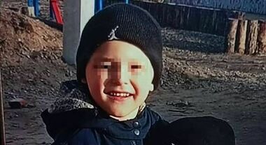Bimbo di 4 anni trovato morto in una lavatrice, sul corpo segni di violenza: «Disturbava i genitori»