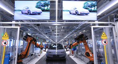 VW Group investirà 1 mld di euro in Cina per nuovo centro di sviluppo dell’auto elettrica. L’annuncio al Salone di Shanghai