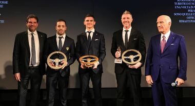 Ai Caschi d'Oro 2024 premiati i campioni del motorsport. Un riconoscimento ambito tra i piloti che nasce nel 1966