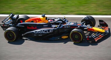 Verstappen vola con la nuova Red Bull: oltre un secondo ai rivali sulla pista di Sakhir