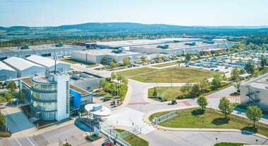 BMW, nuovo centro prove batterie auto EV nel sito di Wackersdorf. Da 2026 agevolerà trasformazione verso elettromobilità