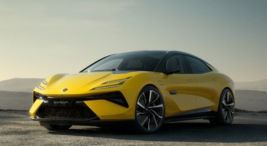 Lotus Emeya, svelata a New York la hyper GT elettrica che accelera da 0 a 100 km/h in 2,8 secondi