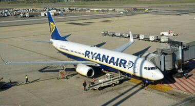 Ryanair, passeggero si lamenta del costo del bagaglio a mano. La risposta  della compagnia low cost è da incorniciare: Vedila così