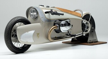 R18 The Crown, una custom spettacolare per i 100 anni BMW. Fuori dai soliti schemi, è realizzata da Dirk Oehlerking