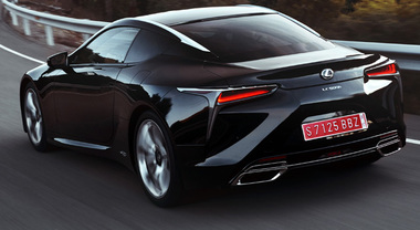 LC500h, un capolavoro coupé: Lexus stupisce ancora, qualità e comfort senza pari