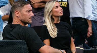 Francesco Totti all'Italian Padel Awards, tra amici vip e Noemi ...