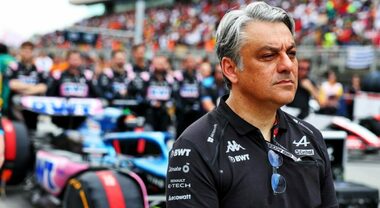 Alpine-Renault pensa a stop produzione motore F1, è polemica. Il ceo De Meo riceverà i membri del team il 20 settembre