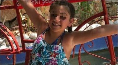 Bambina di 8 anni cade al parco e muore due giorni dopo: una