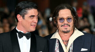 Johnny Depp e Riccardo Scamarcio: «Il nostro primo incontro dal benzinaio  in Puglia, ho capito che lui era il mio uomo»