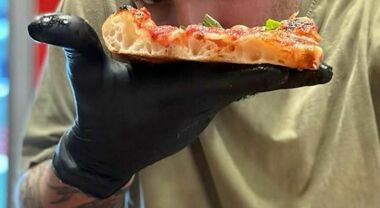 Napoli, furto con scasso nel Maxiforno di via Epomeo