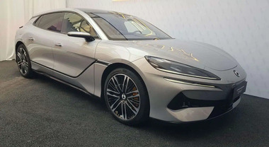 Denza Z9 GT: il debutto europeo del brand Premium di BYD comincia dalla Milano Design Week
